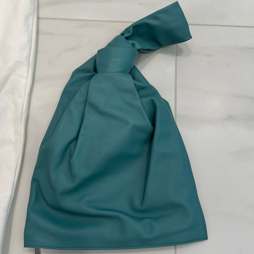 Bottega Veneta knot bag twist